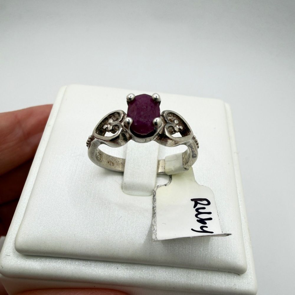 VTG 5x7mm oval cut, faceted pinky-red RUBY‎ solitaire ring in sterling silver!